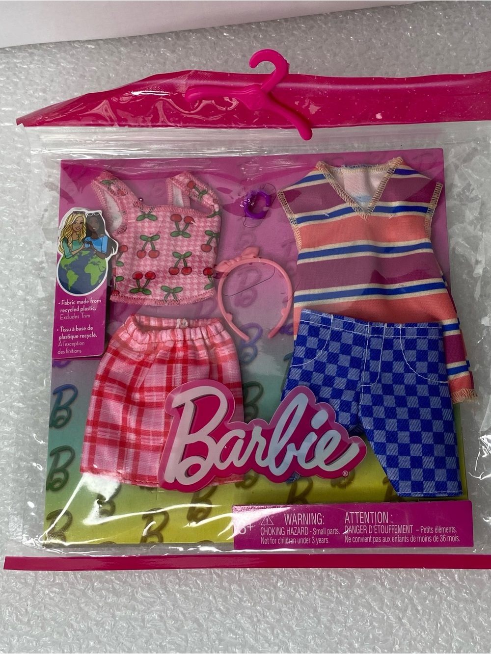 Mattel Barbie & Ken Clothes Fashion & Accessories Pack Cherry-Inspired
Outfits